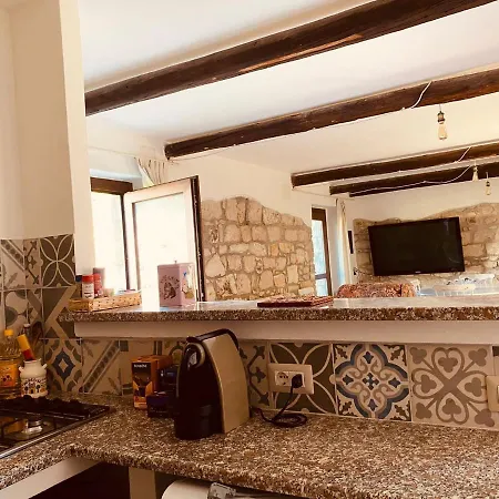 Casa Di Pietra * San Giovanni Suèrgiu