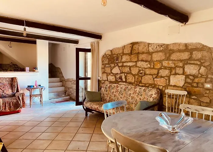 Casa Di Pietra * San Giovanni Suèrgiu